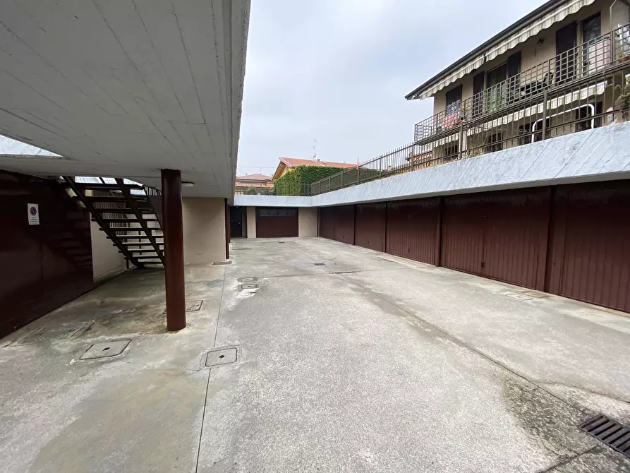 Immagine 4 di Box auto in vendita  in via Donizetti a Bagnatica