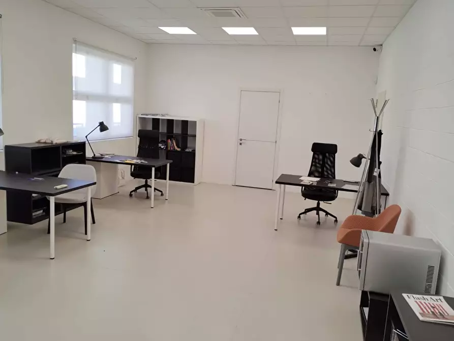 Immagine 4 di Laboratorio in vendita  in Via Delle Industrie a Bergamo