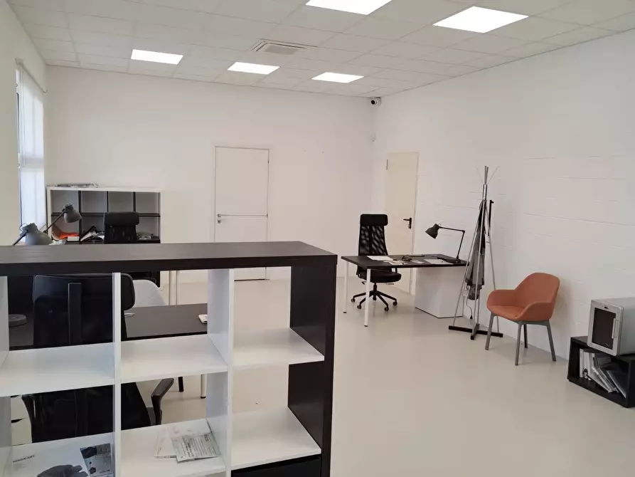 Immagine 5 di Laboratorio in vendita  in Via Delle Industrie a Bergamo