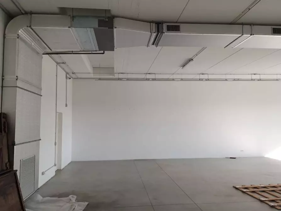 Immagine 9 di Laboratorio in vendita  in Via Delle Industrie a Bergamo