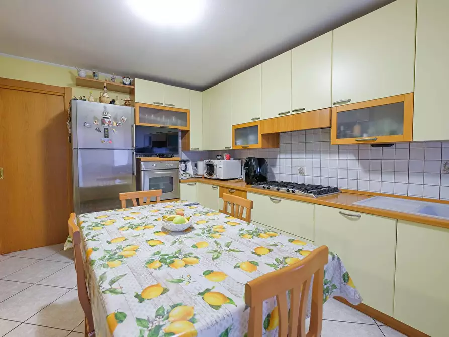 Immagine 5 di Appartamento in vendita  in via Leone Colombi a Curno