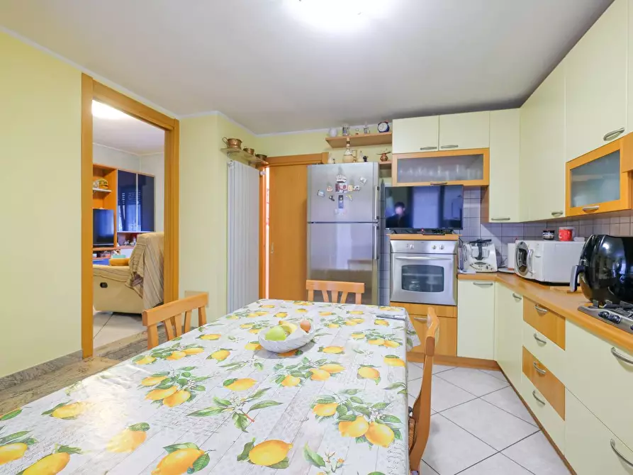 Immagine 6 di Appartamento in vendita  in via Leone Colombi a Curno