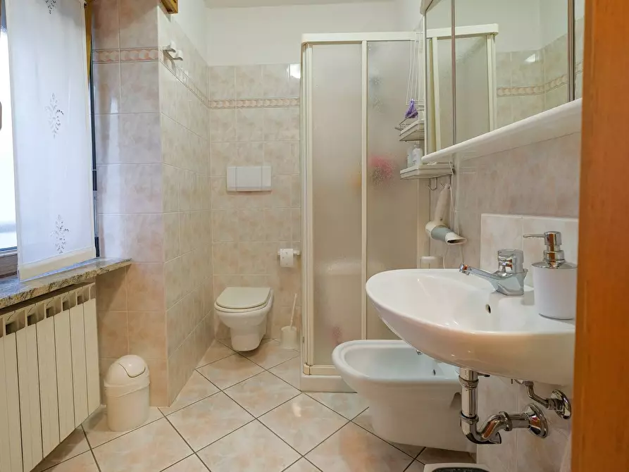 Immagine 9 di Appartamento in vendita  in via Leone Colombi a Curno