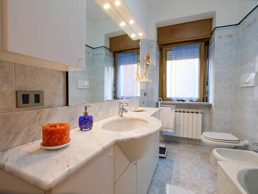 Immagine 15 di Appartamento in vendita  in via Leone Colombi a Curno