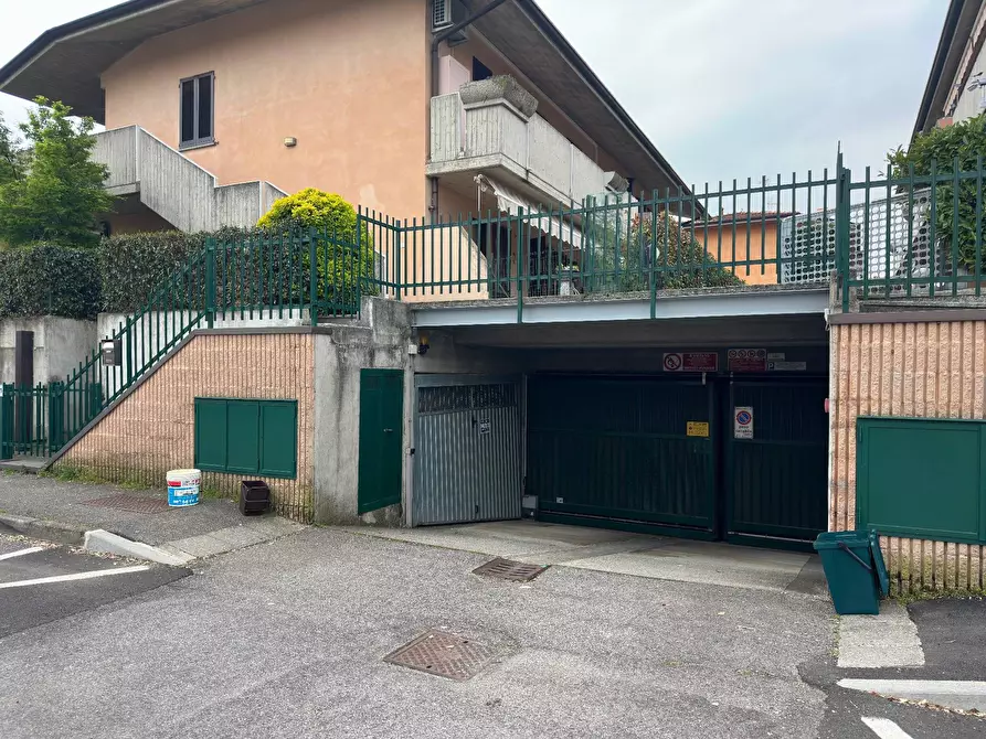 Immagine 1 di Box auto in vendita  in Via Ferraris a Albano Sant'alessandro