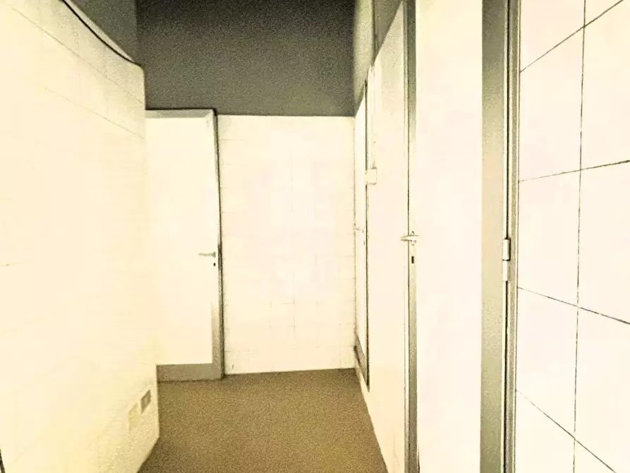 Immagine 10 di Magazzino in vendita  in via Sabotino a Brembate Di Sopra