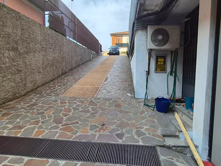 Immagine 13 di Laboratorio in affitto  in Ercole Mozzi a Treviolo