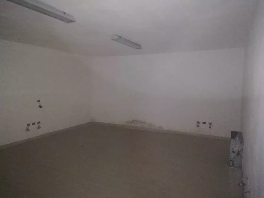 Immagine 10 di Negozio in vendita  in VIA MATTEOTTI a Roncello