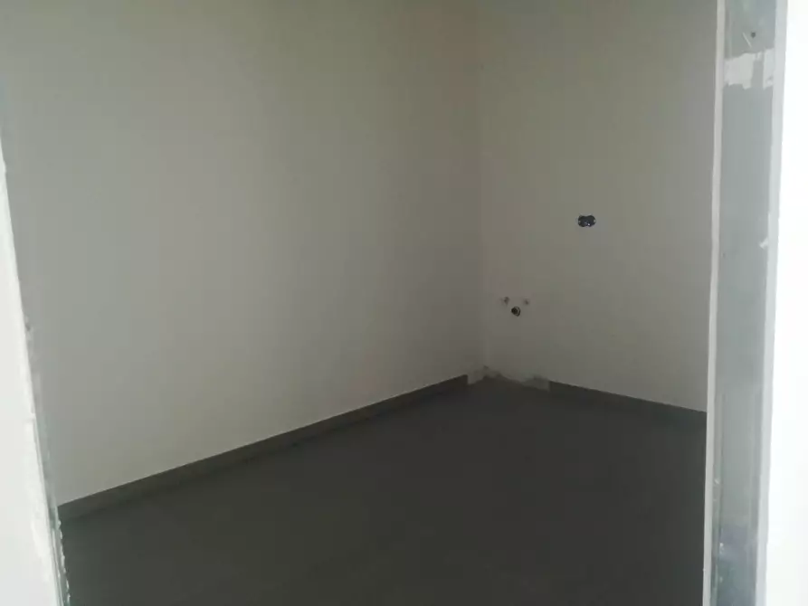 Immagine 3 di Negozio in vendita  in VIA MATTEOTTI a Roncello