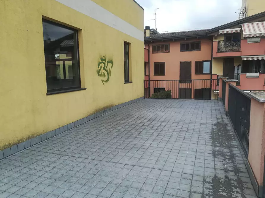 Immagine 2 di Negozio in vendita  in VIA MATTEOTTI a Roncello