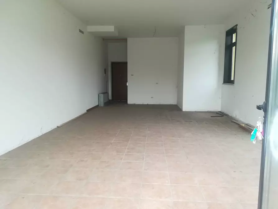 Immagine 3 di Negozio in vendita  in Matteotti a Roncello