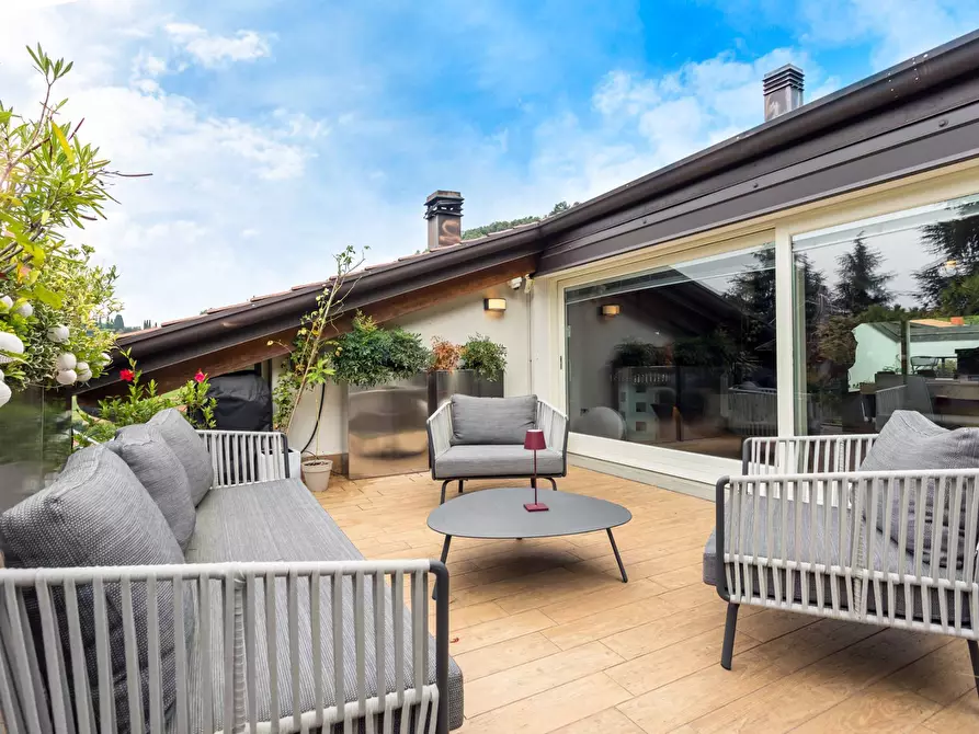 Immagine 2 di Loft/Open space in vendita  a Curno