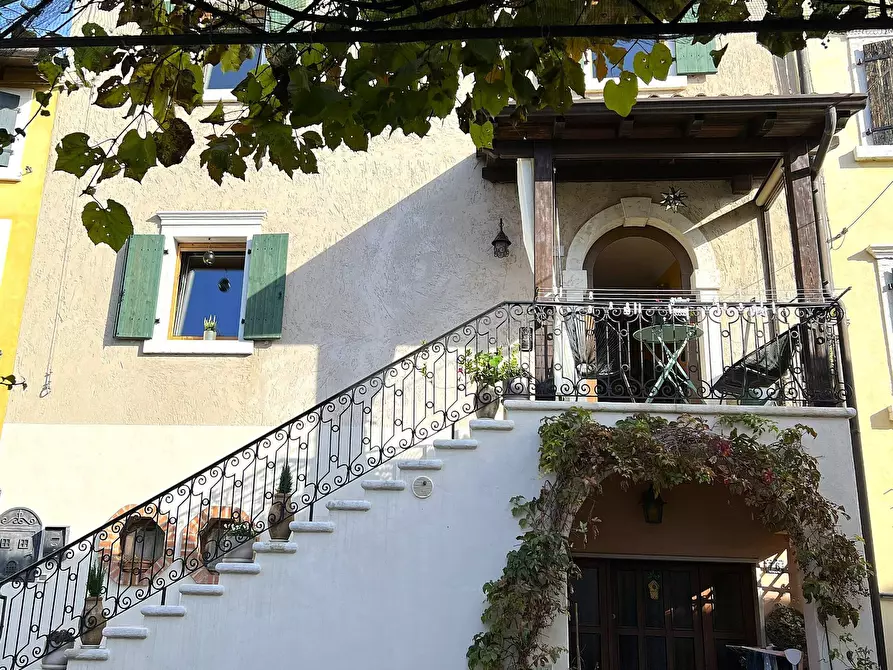 Immagine 1 di Casa semindipendente in vendita  in GAZZOLI a Costermano sul Garda