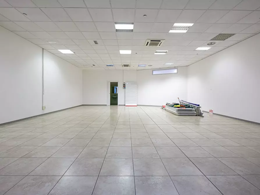 Immagine 2 di Ufficio in vendita  in via enrico fermi a Curno