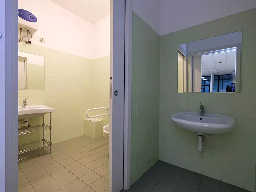 Immagine 3 di Ufficio in vendita  in via enrico fermi a Curno