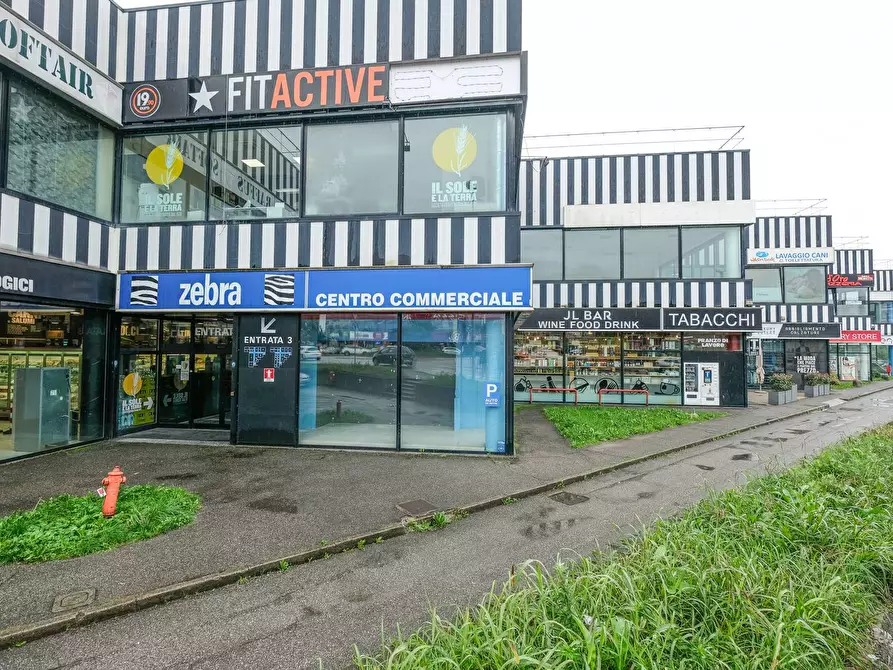 Immagine 6 di Ufficio in vendita  in via enrico fermi a Curno