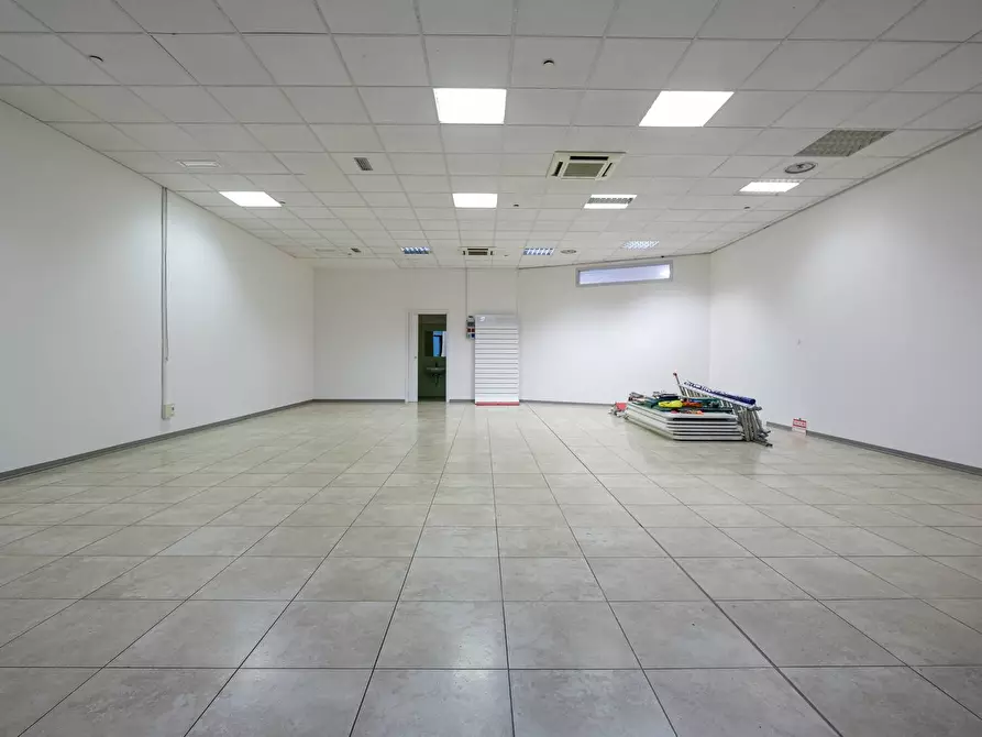 Immagine 7 di Ufficio in vendita  in via enrico fermi a Curno