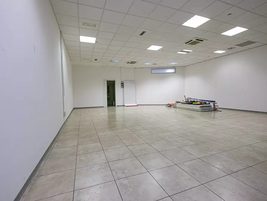 Immagine 8 di Ufficio in vendita  in via enrico fermi a Curno