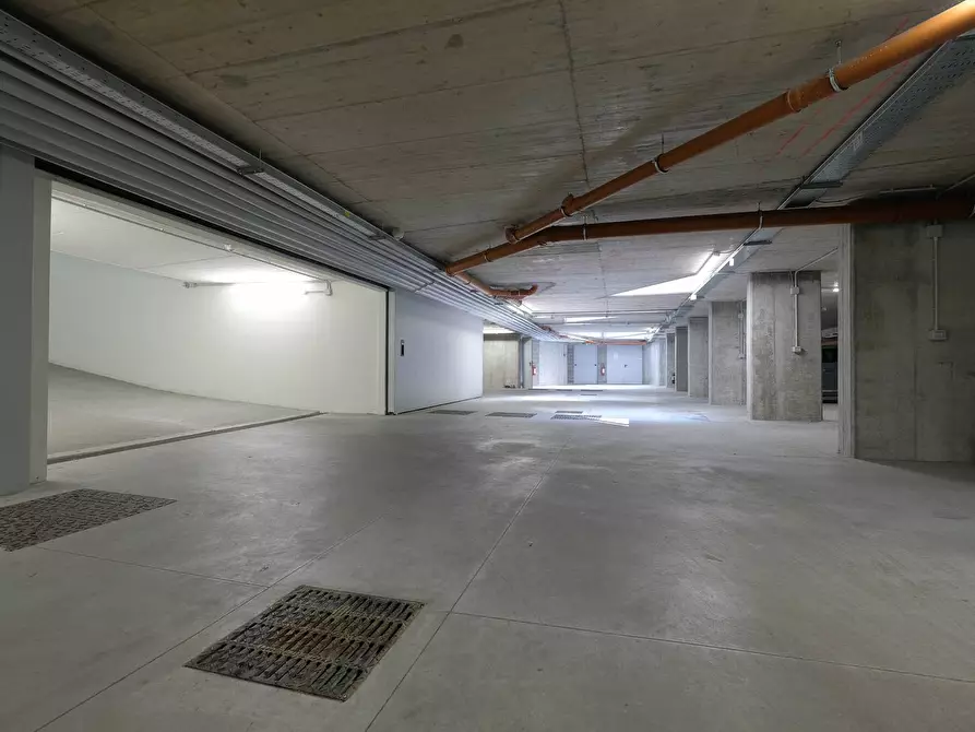 Immagine 8 di Box auto in vendita  in Via Moretti a Bergamo