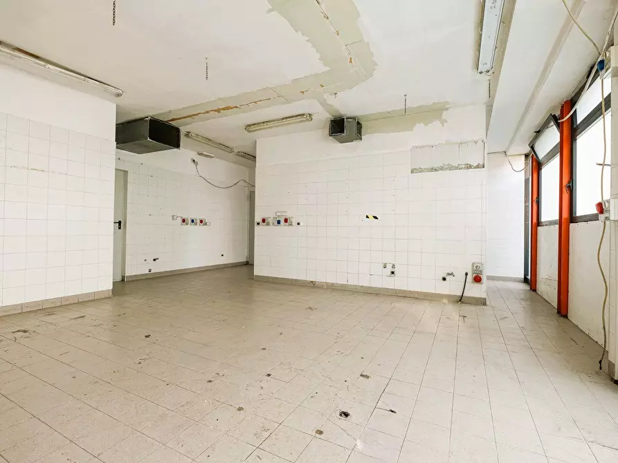 Immagine 15 di Locale commerciale in vendita  in VIA RAMPINELLI a Brembate Di Sopra