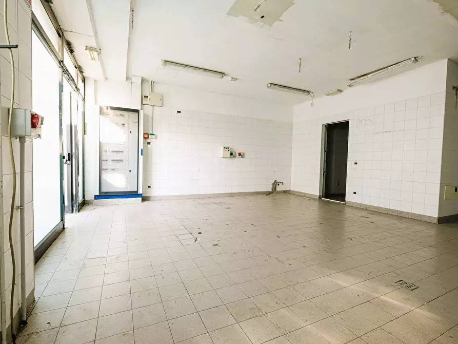 Immagine 16 di Locale commerciale in vendita  in VIA RAMPINELLI a Brembate Di Sopra
