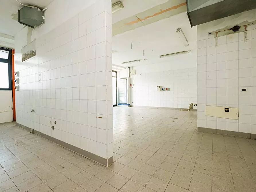 Immagine 17 di Locale commerciale in vendita  in VIA RAMPINELLI a Brembate Di Sopra