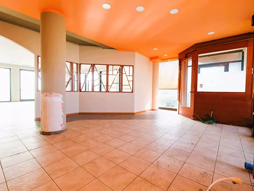 Immagine 5 di Locale commerciale in vendita  in VIA RAMPINELLI a Brembate Di Sopra