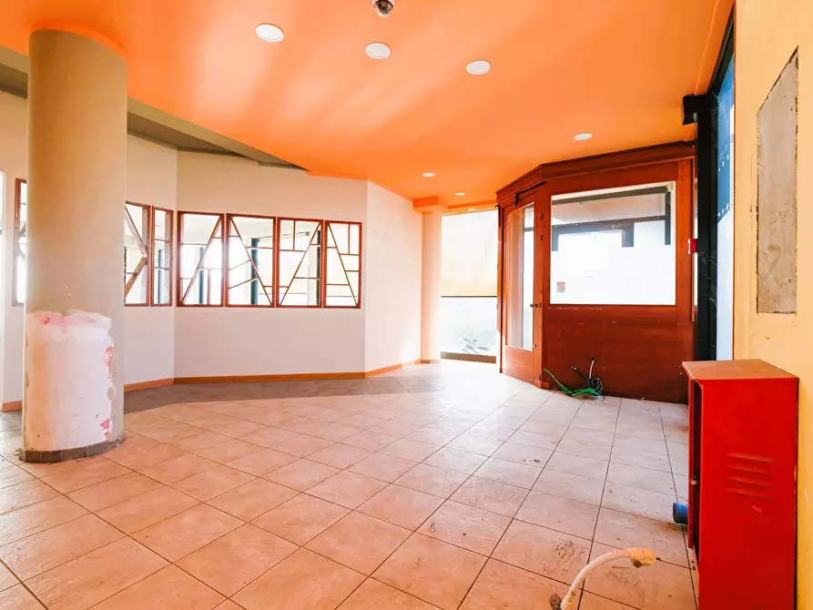 Immagine 9 di Locale commerciale in vendita  in VIA RAMPINELLI a Brembate Di Sopra