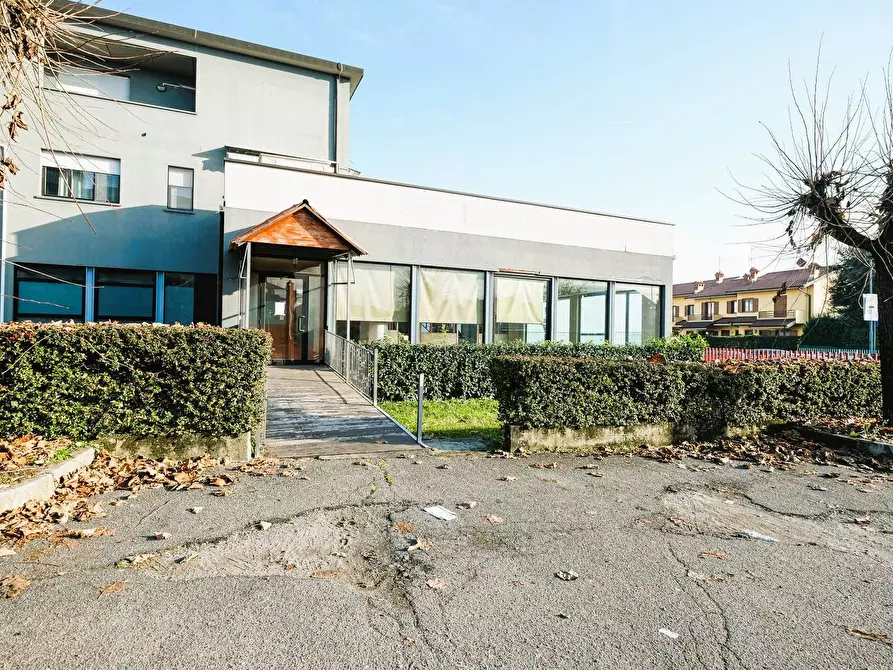 Immagine 25 di Locale commerciale in vendita  in VIA RAMPINELLI a Brembate Di Sopra