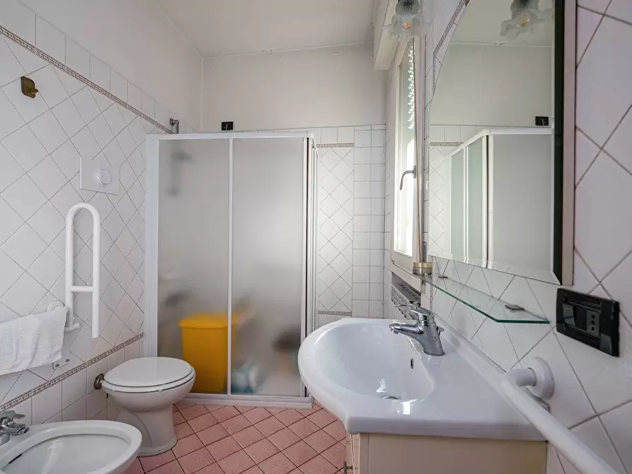 Immagine 11 di Laboratorio in vendita  in DONIZETTI a Romano Di Lombardia