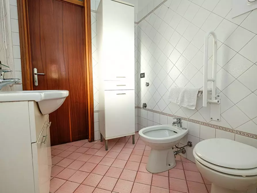 Immagine 13 di Laboratorio in vendita  in DONIZETTI a Romano Di Lombardia