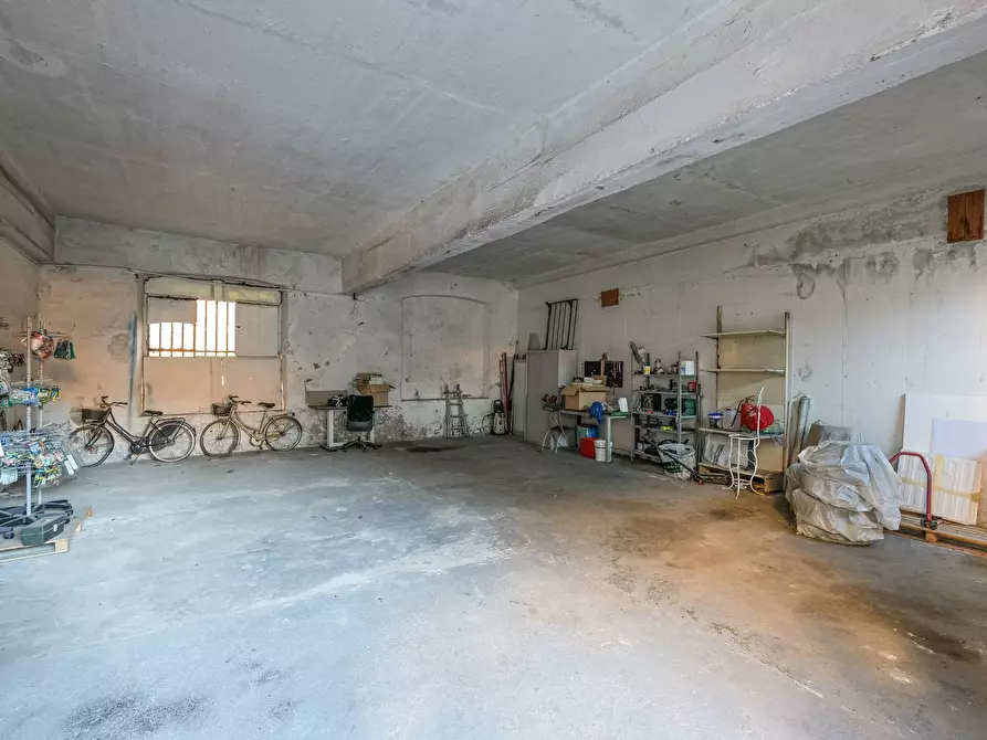 Immagine 4 di Laboratorio in vendita  in DONIZETTI a Romano Di Lombardia