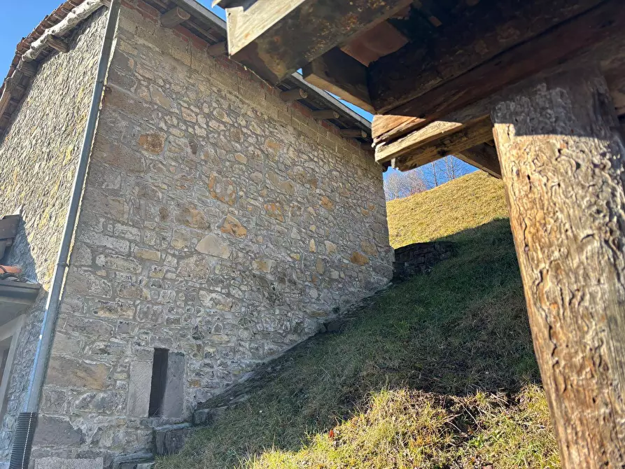 Immagine 8 di Rustico / casale in vendita  in VIA FOPPETTA a Val Brembilla