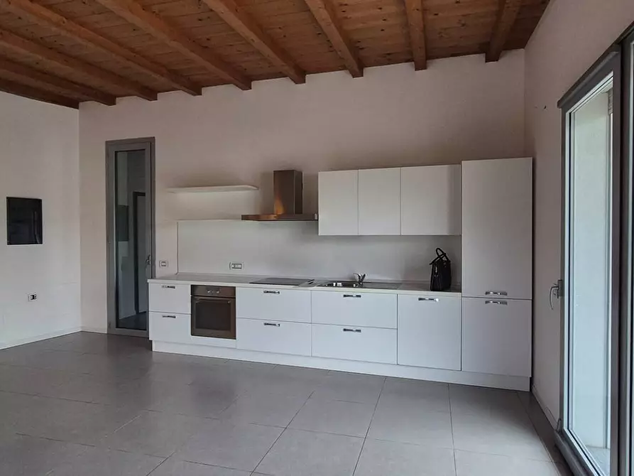 Immagine 2 di Attico in affitto  in Via Longo a Bergamo