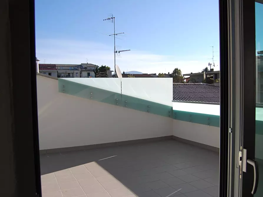 Immagine 8 di Attico in affitto  in Via Longo a Bergamo