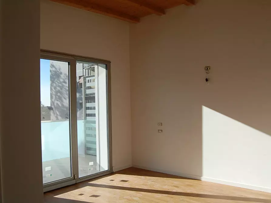 Immagine 9 di Attico in affitto  in Via Longo a Bergamo