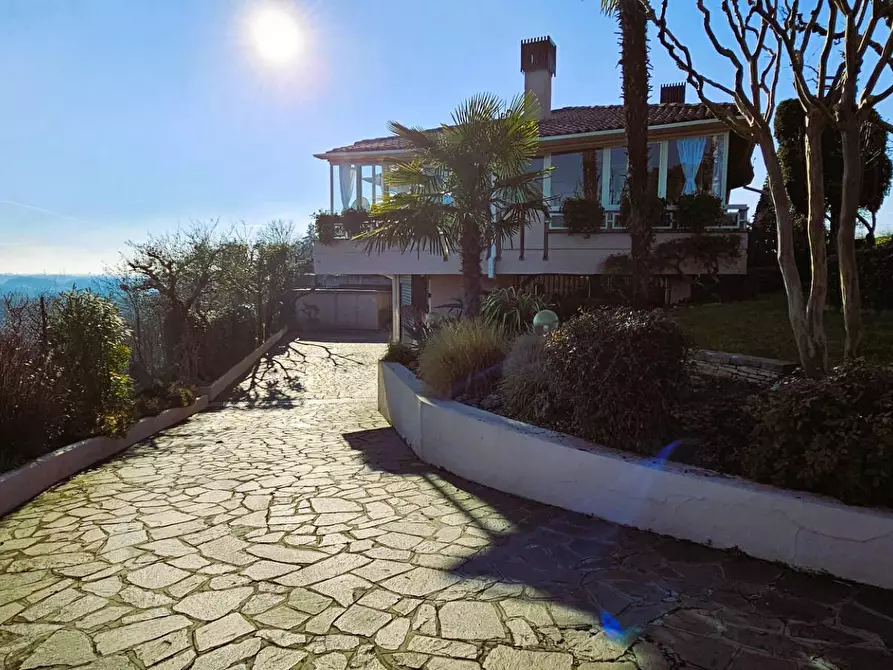 Immagine 2 di Villa in vendita  in San Rocco a Castelli Calepio