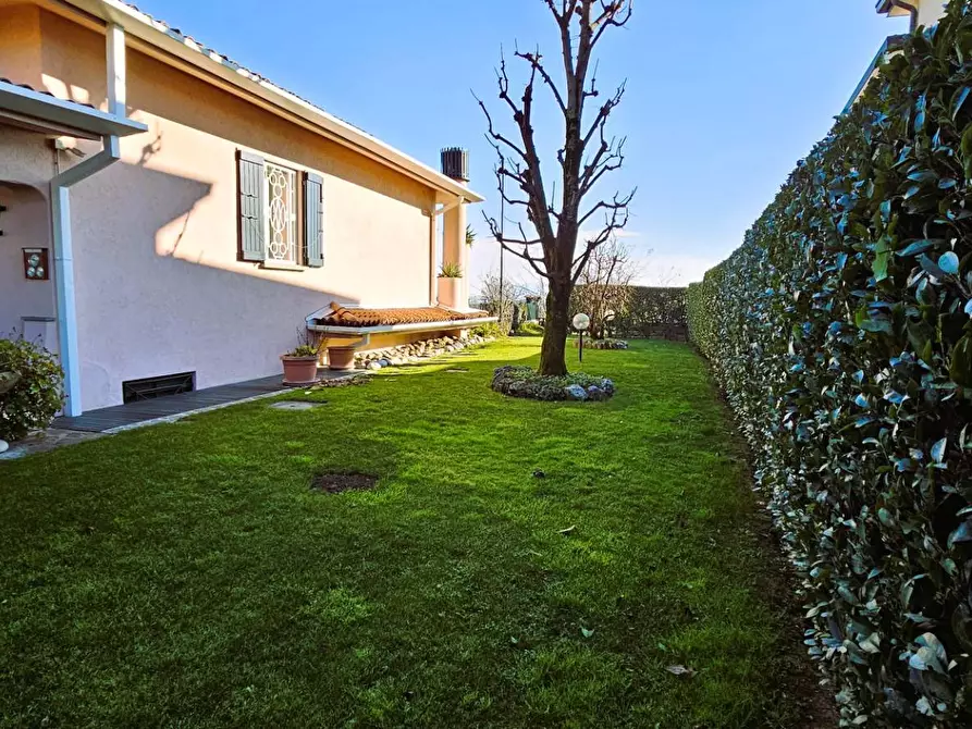 Immagine 18 di Villa in vendita  in San Rocco a Castelli Calepio