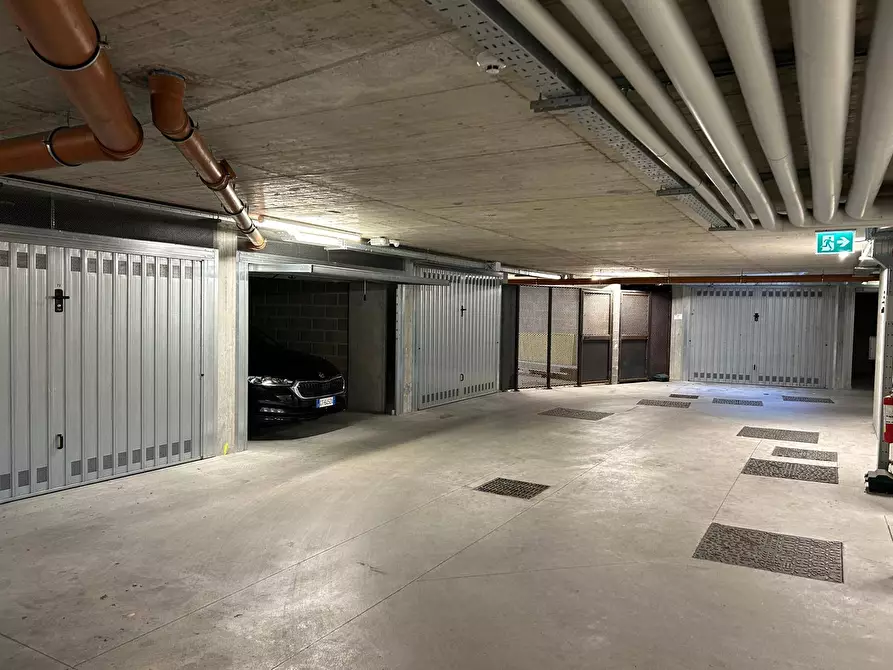 Immagine 2 di Box auto in vendita  in Via Moretti a Bergamo