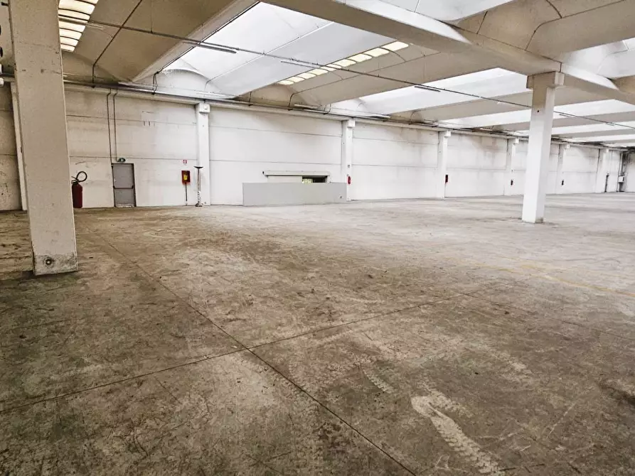 Immagine 9 di Capannone industriale in vendita  a Corsico