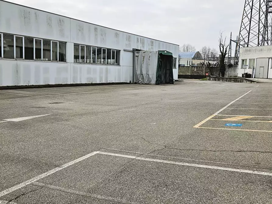 Immagine 10 di Capannone industriale in vendita  a Corsico