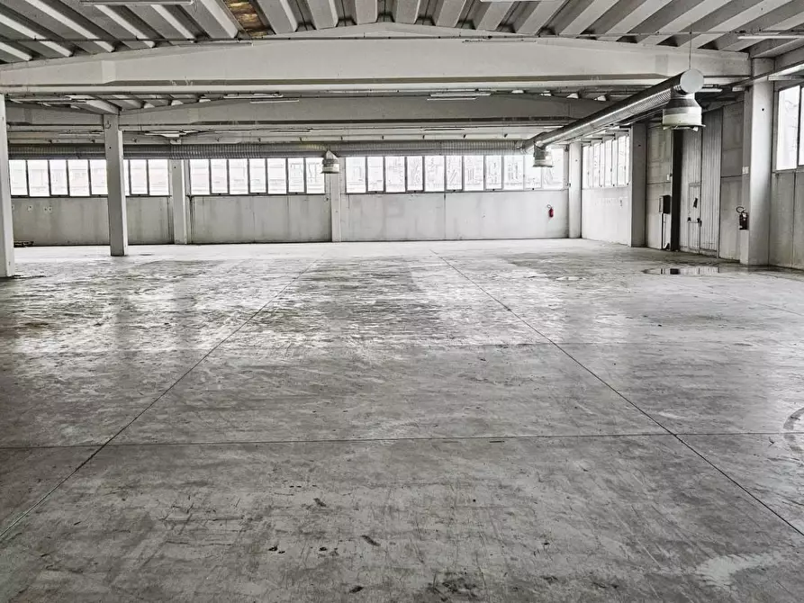 Immagine 11 di Capannone industriale in vendita  a Corsico