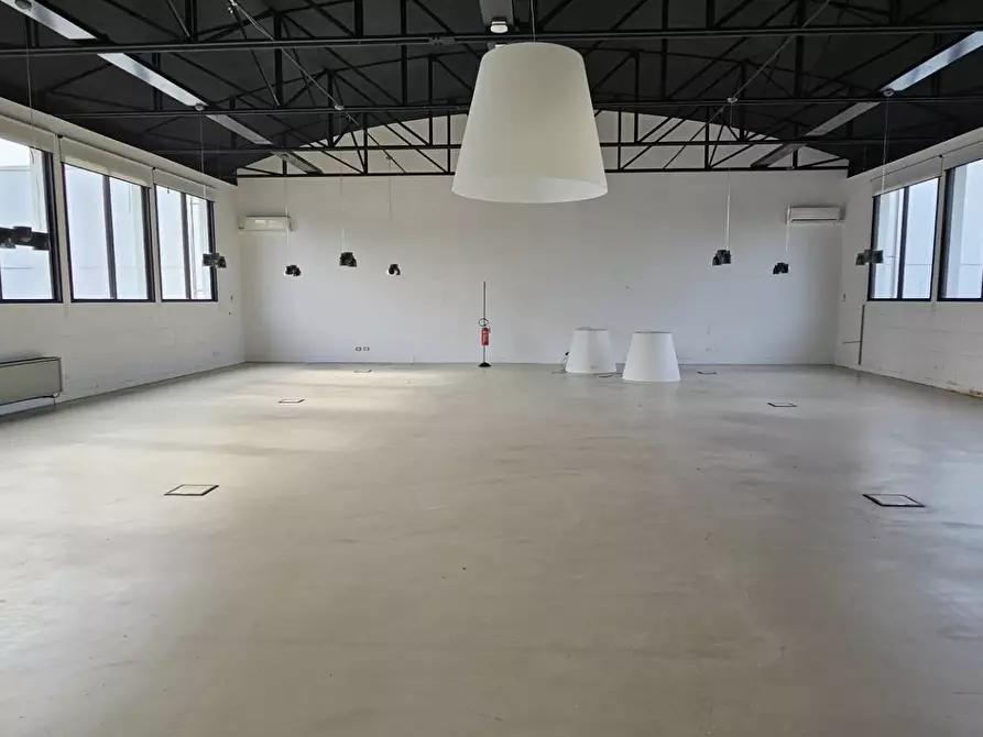 Immagine 12 di Capannone industriale in vendita  a Corsico