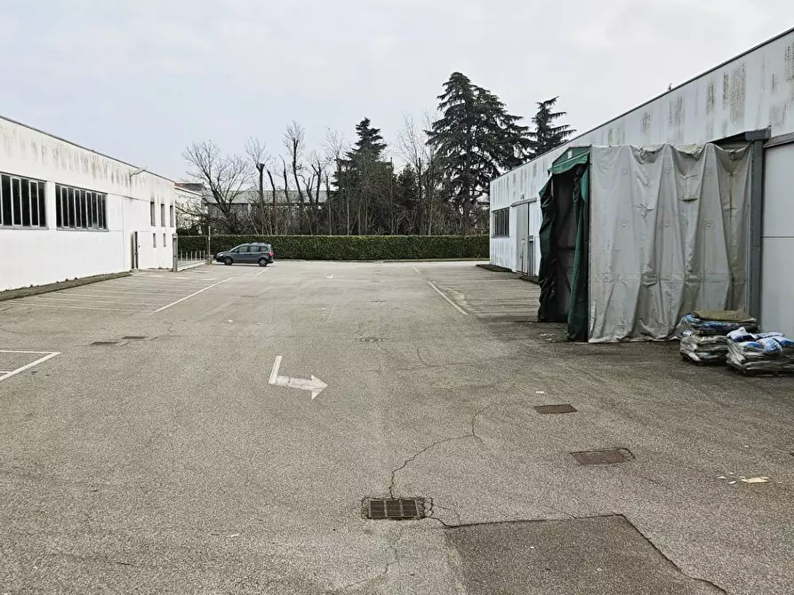 Immagine 14 di Capannone industriale in vendita  a Corsico