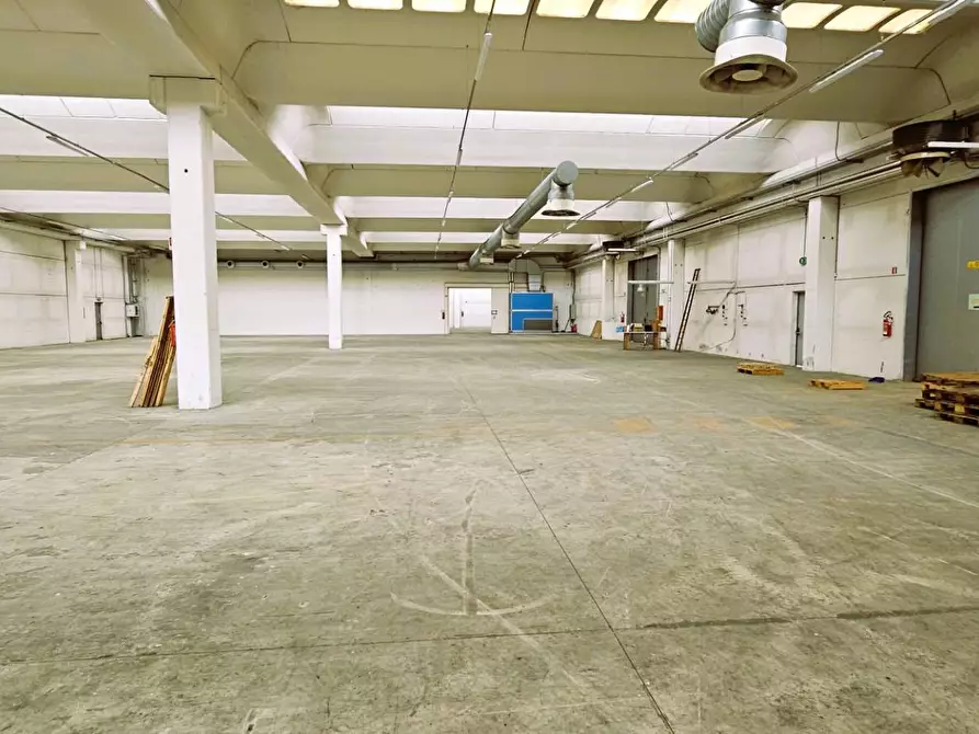 Immagine 18 di Capannone industriale in vendita  a Corsico