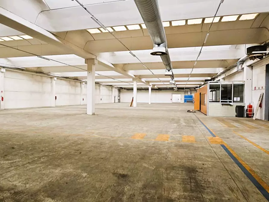 Immagine 19 di Capannone industriale in vendita  a Corsico