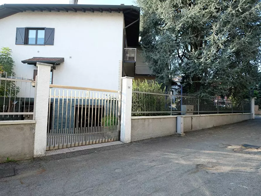 Immagine 26 di Casa bifamiliare in vendita  in via Vittorio Veneto a Garbagnate Milanese