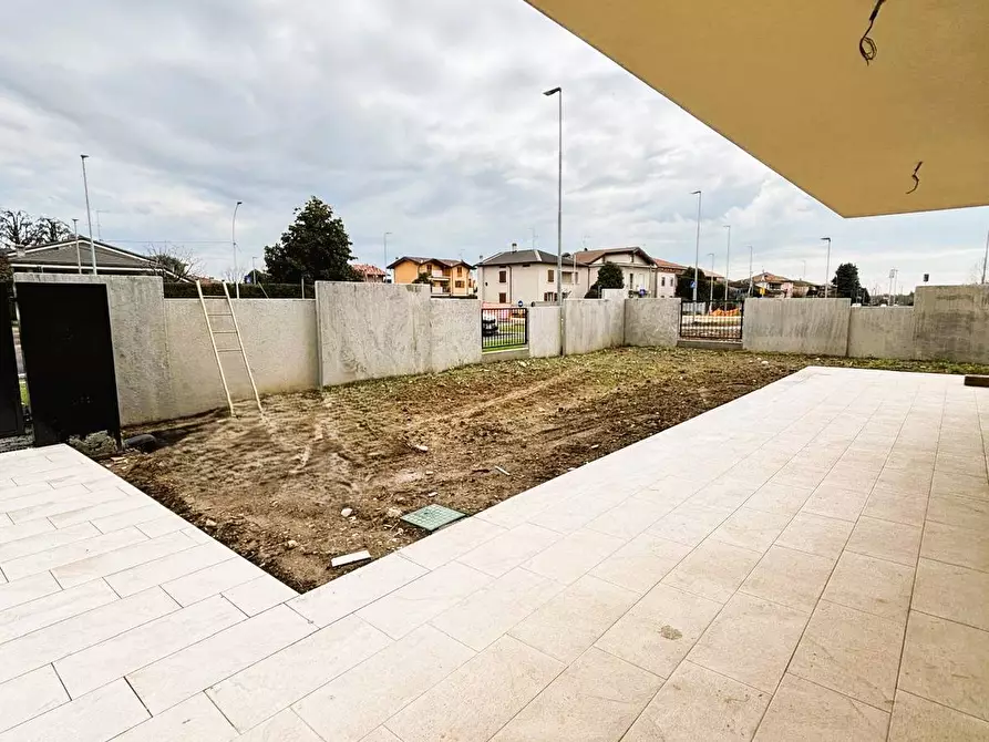 Immagine 29 di Villa in vendita  in Via Gandhi a Curno