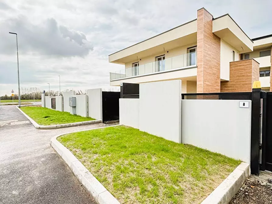 Immagine 2 di Villa in vendita  in Via Mazzini a Dalmine