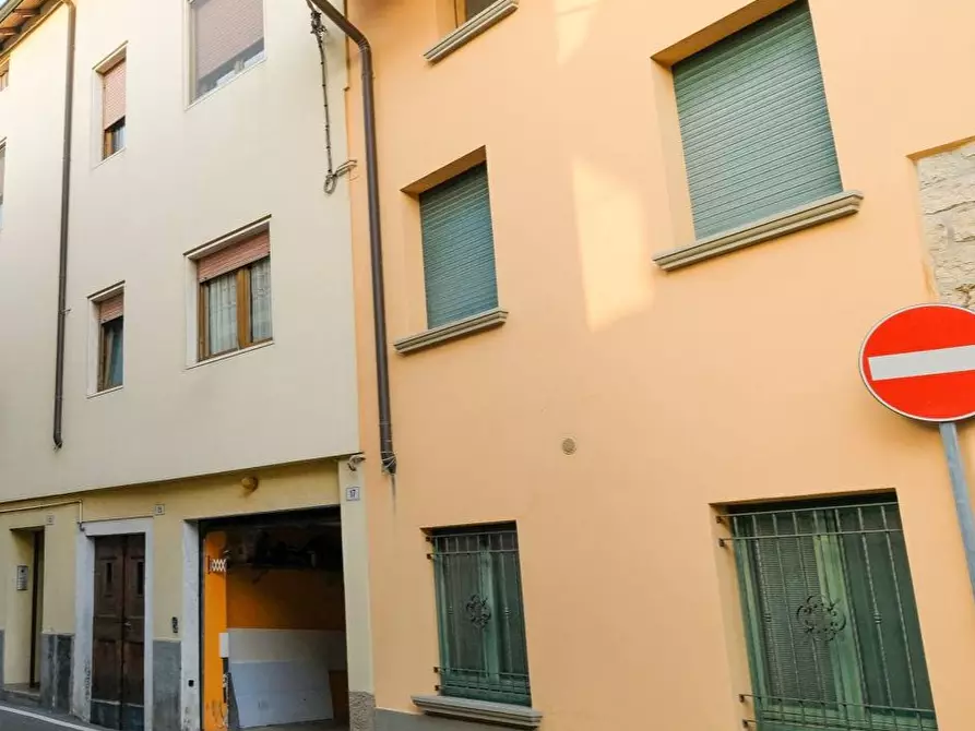 Immagine 26 di Appartamento in vendita  in via Leone Colombi a Curno